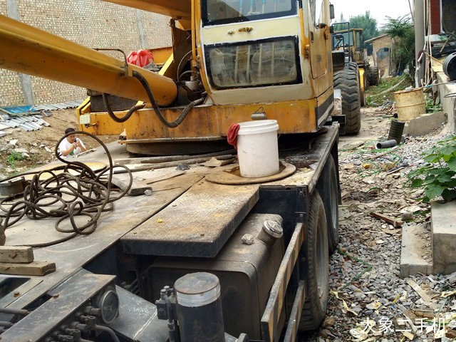 徐工 QY16D 起重机