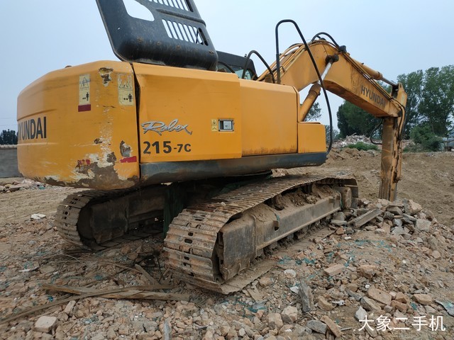 现代 R215-7C 挖掘机