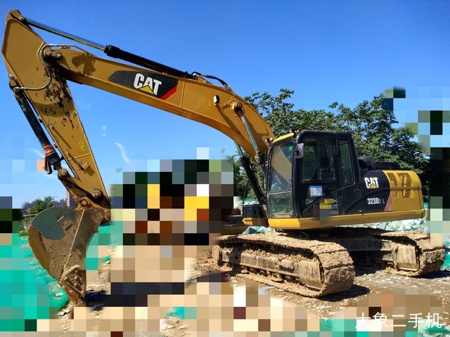 卡特彼勒 323D2L 挖掘机