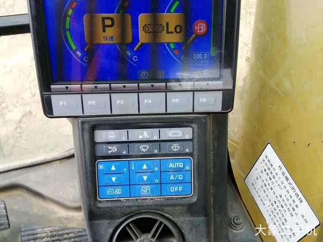 小松 PC220-8M0 挖掘机