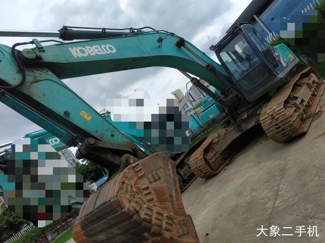 神钢 SK270D-8 挖掘机