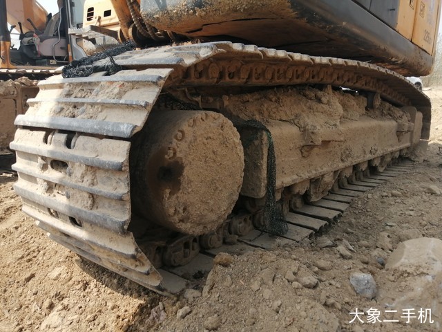 现代 R225LC-7 挖掘机