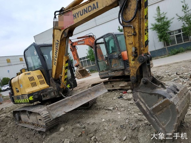 现代 R60-7 挖掘机