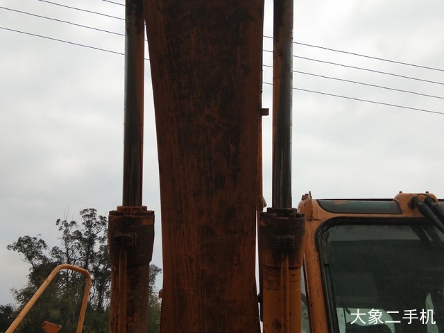 山东临工 LG6210 挖掘机