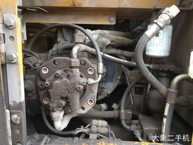 山东临工 LG6135E 挖掘机