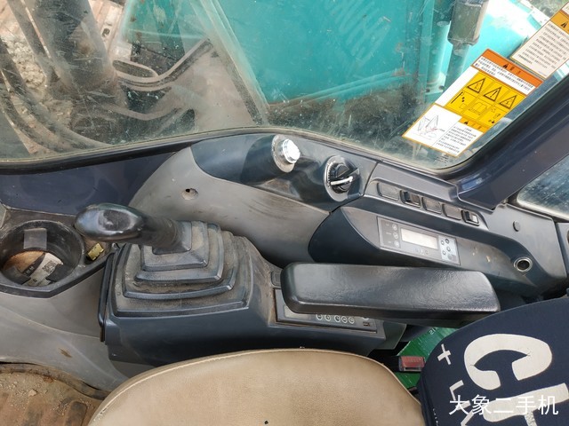 神钢 SK270D-8 挖掘机