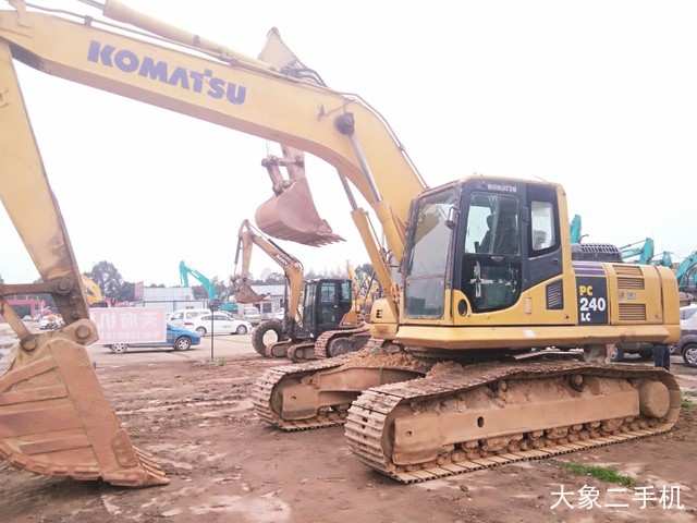 小松 PC240LC-8 挖掘机