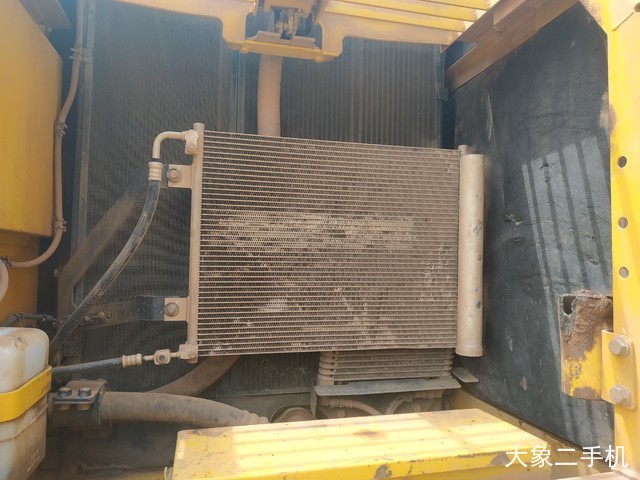 小松 PC240LC-8M0 挖掘机