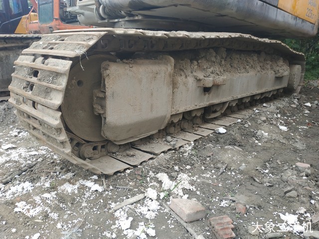 现代 R225LC-7 挖掘机