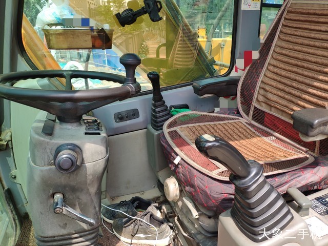 现代 R210W-7 挖掘机