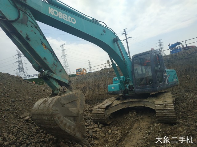 神钢 SK260LC-8 挖掘机