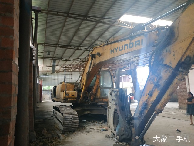 现代 R225LC-7 挖掘机