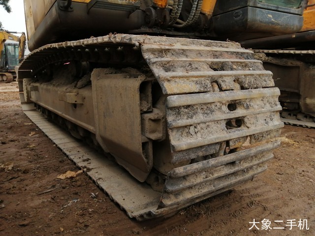 现代 R225LC-7 挖掘机