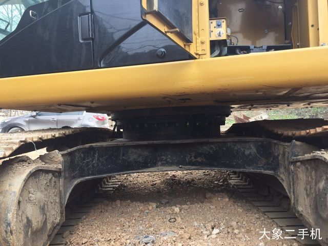 卡特彼勒 323DL 挖掘机