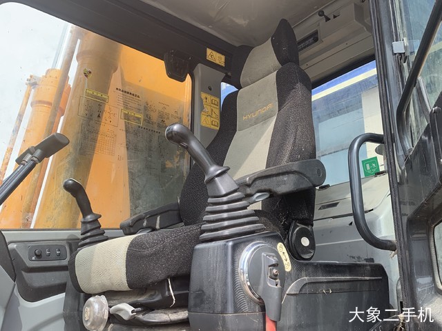 现代 R215-7 挖掘机