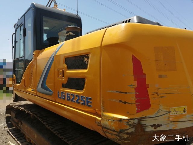 龙工 LG6225 挖掘机