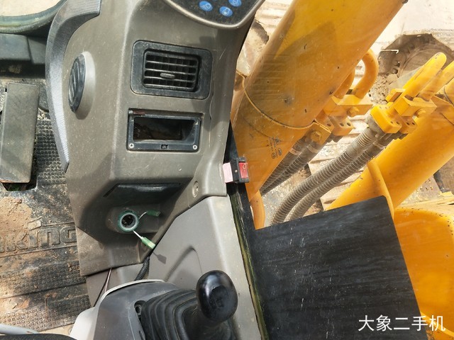 龙工 LG6215 挖掘机