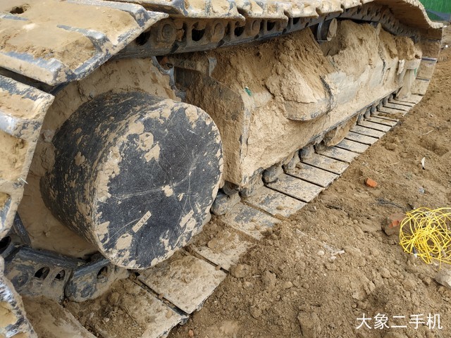 徐工 XE215C 挖掘机