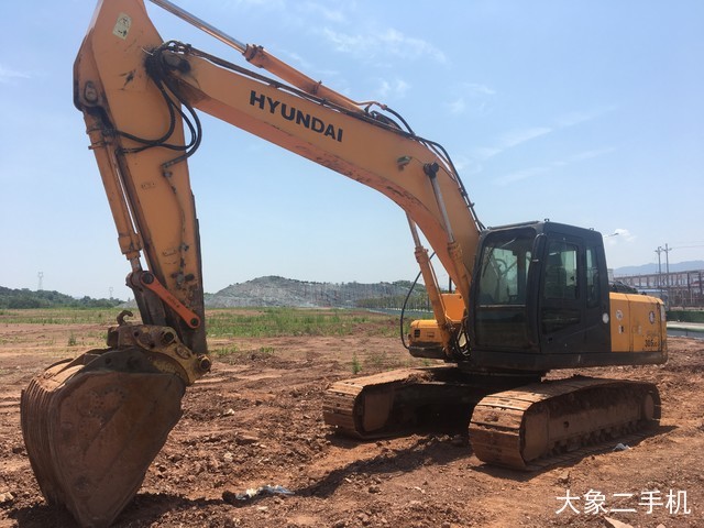 现代 R225LC-7 挖掘机
