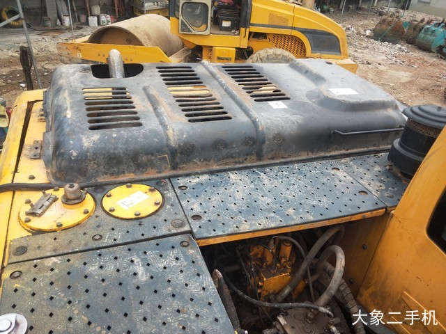 现代 R215-9 挖掘机