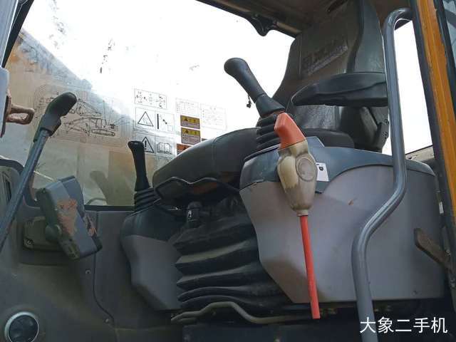 徐工 XE260C 挖掘机