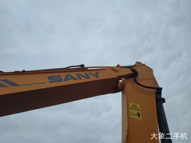 三一重工 SY215C-8 挖掘机