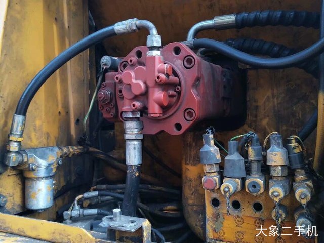 现代 R130W-5 挖掘机