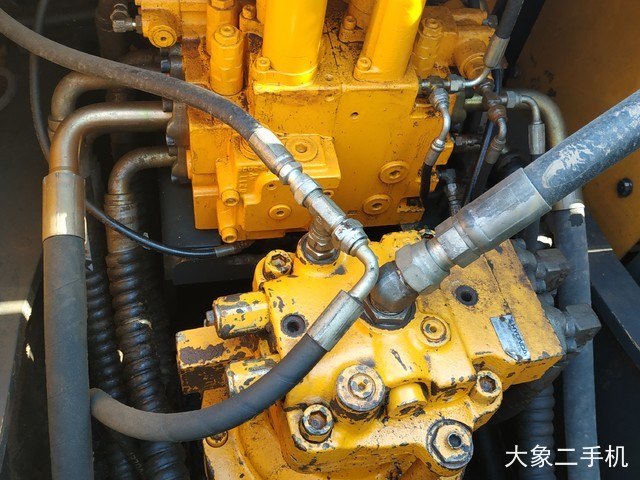 现代 R225LC-7 挖掘机