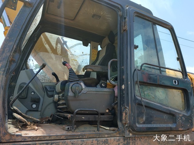 现代 R225LC-7 挖掘机