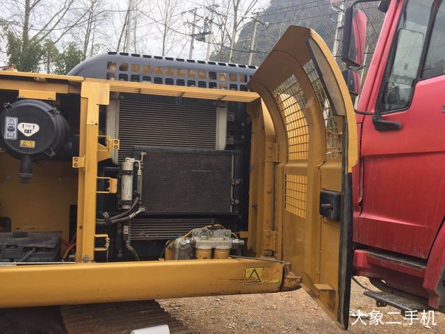 卡特彼勒 323DL 挖掘机