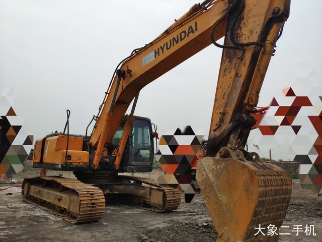 现代 R265LC-7 挖掘机