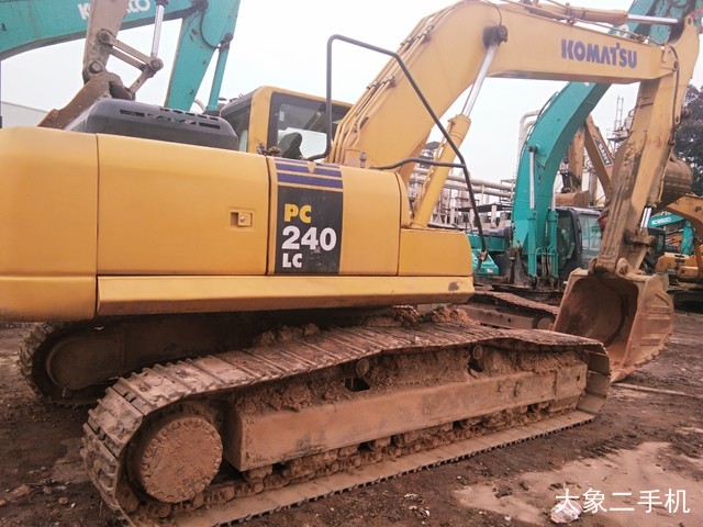 小松 PC240LC-8 挖掘机