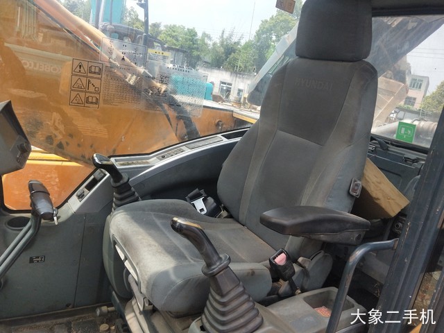 现代 R225LC-9 挖掘机