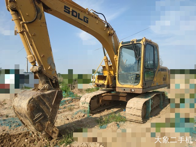 山东临工 LG6135E 挖掘机