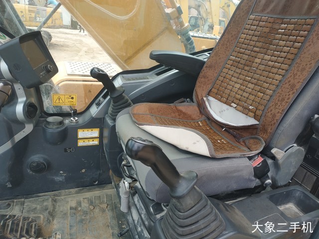 现代 R225LVS 挖掘机