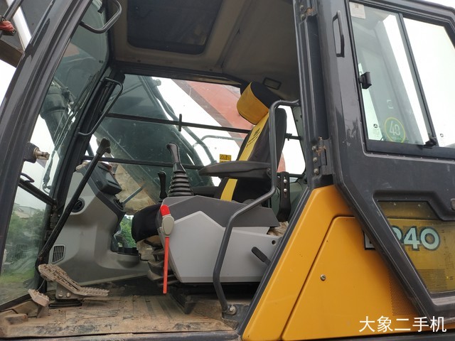 约翰迪尔 E210 LC 挖掘机