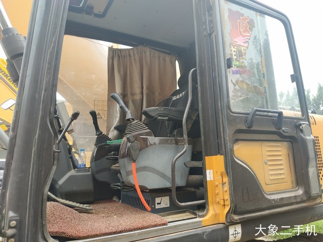 三一重工 SY215C-9 挖掘机