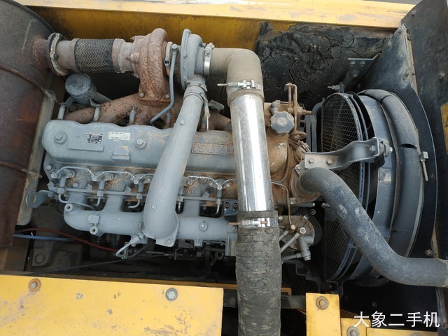 徐工 XE215C 挖掘机