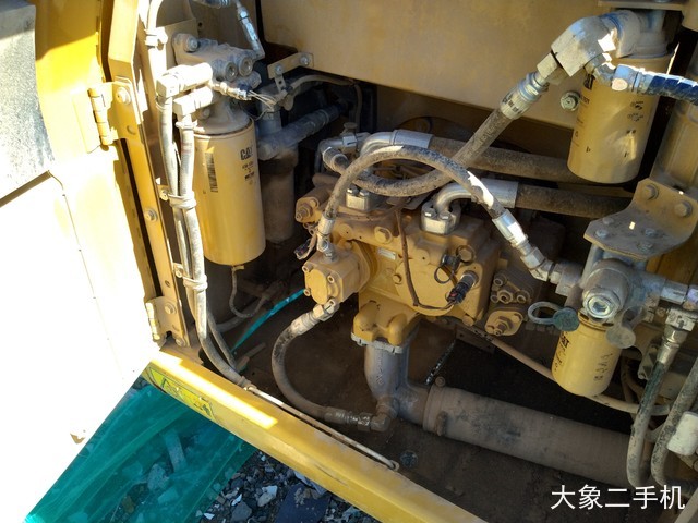 卡特彼勒 323D2L 挖掘机