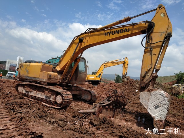 现代 R225LC-7 挖掘机