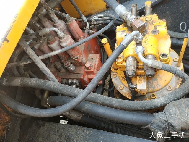 现代 R265LC-7 挖掘机