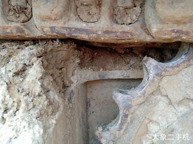 现代 R225LC-7 挖掘机