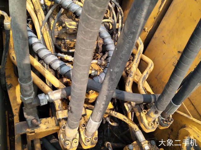 现代 R130W-5 挖掘机