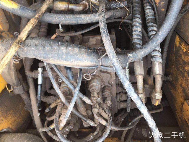 现代 R150LC-7 挖掘机