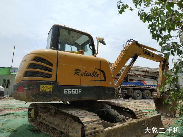 山东临工 E660F 挖掘机