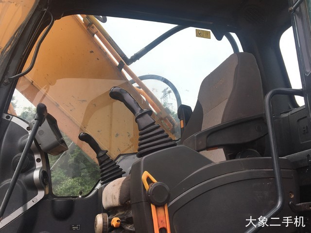 现代 R225LC-9T 挖掘机