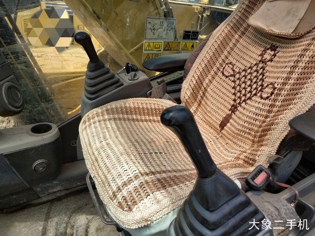 卡特彼勒 323DL 挖掘机