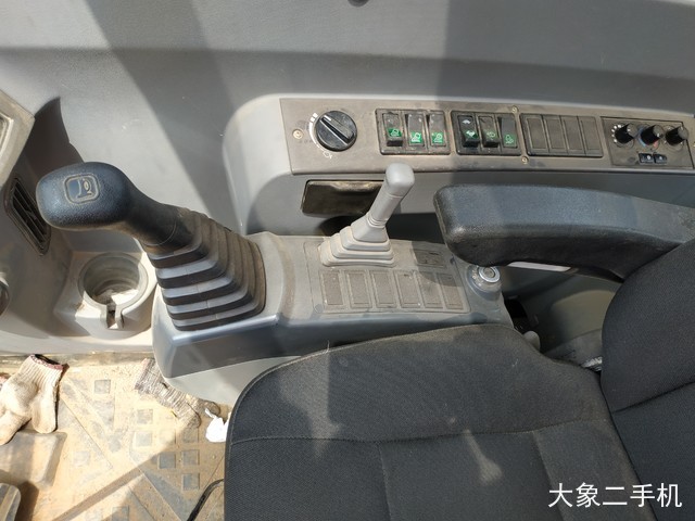 山东临工 E680F 挖掘机