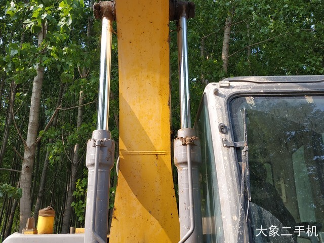 徐工 XE150D 挖掘机