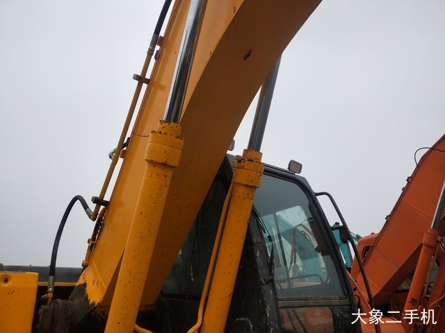 现代 R225LC-7 挖掘机